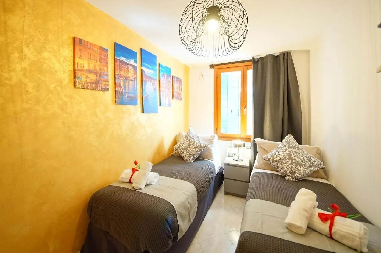 Gondola View Apartment Venice Italy